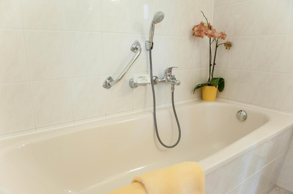 Hotel Gondelfahrt คัวร์ออร์ทโยนส์ดอร์ฟ ภายนอก รูปภาพ