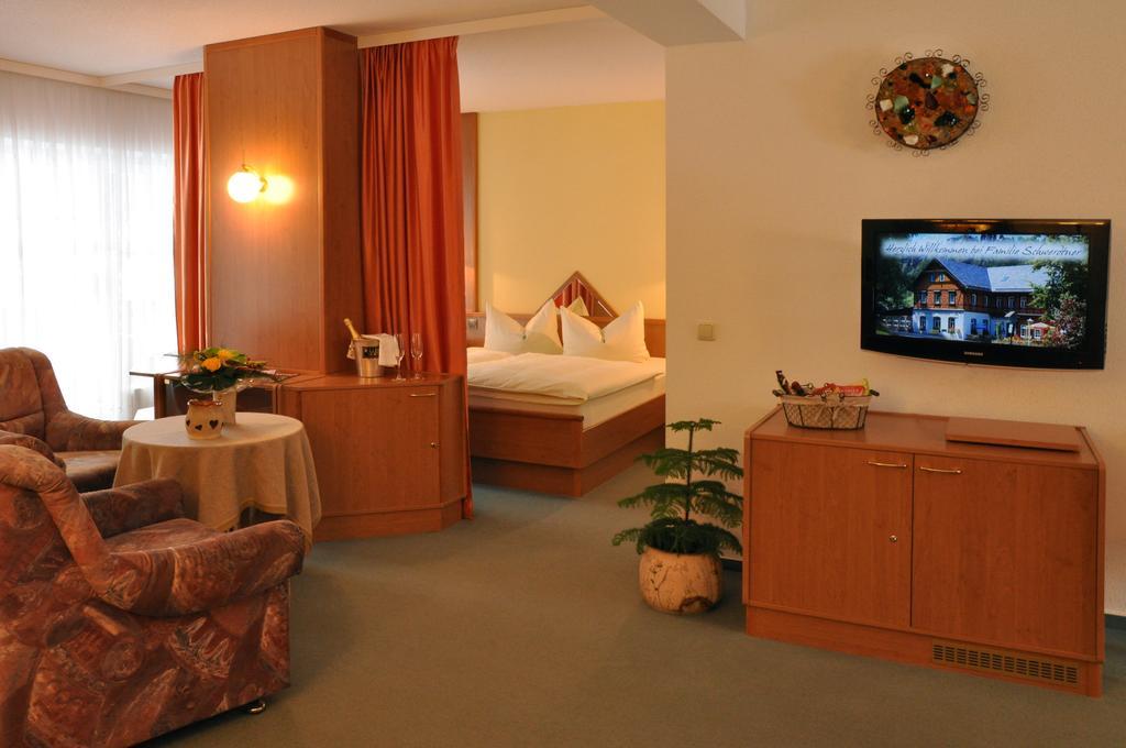 Hotel Gondelfahrt คัวร์ออร์ทโยนส์ดอร์ฟ ภายนอก รูปภาพ