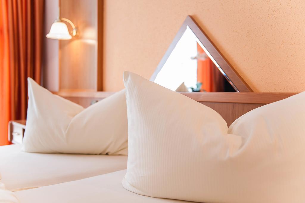 Hotel Gondelfahrt คัวร์ออร์ทโยนส์ดอร์ฟ ภายนอก รูปภาพ