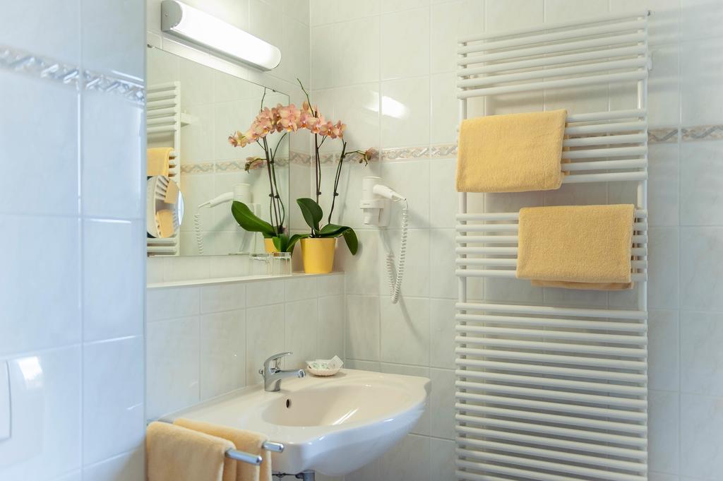 Hotel Gondelfahrt คัวร์ออร์ทโยนส์ดอร์ฟ ภายนอก รูปภาพ